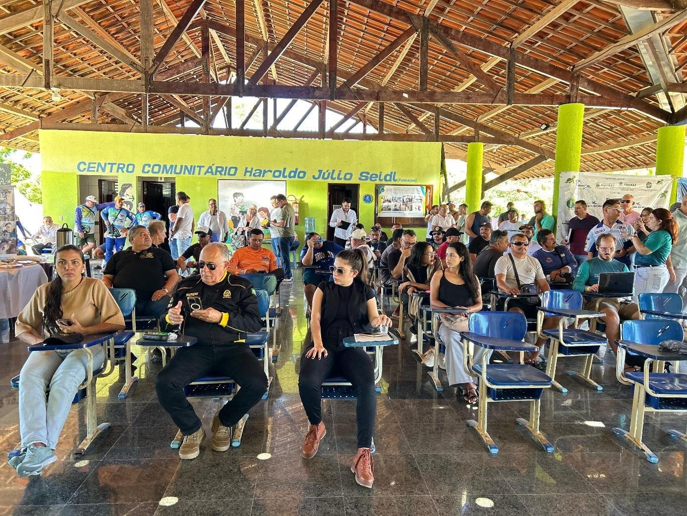 Equipe APREMACE em ação na praia